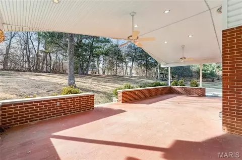 Exterior - 9 Lochhaven Ln, Ballwin, MO 63021 photo 9 of 18