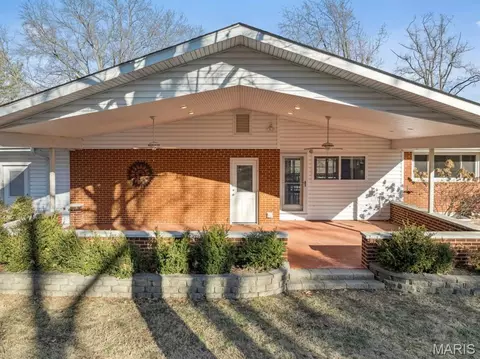 Exterior - 9 Lochhaven Ln, Ballwin, MO 63021 photo 8 of 18