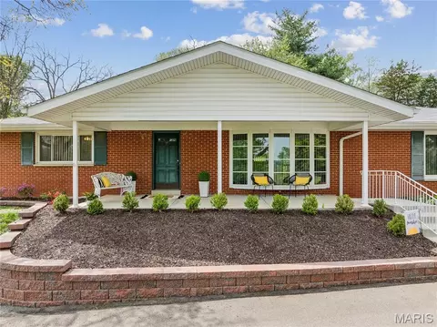 Exterior - 9 Lochhaven Ln, Ballwin, MO 63021 photo 4 of 18