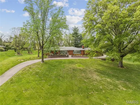 Exterior - 9 Lochhaven Ln, Ballwin, MO 63021 photo 13 of 18