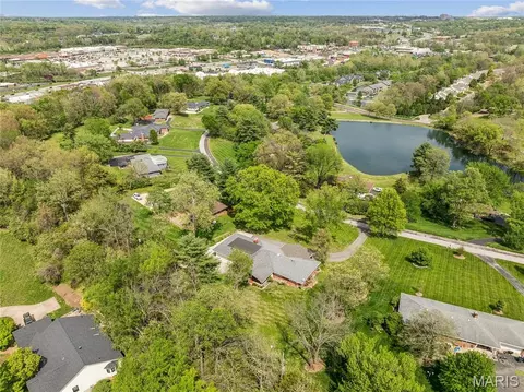 View/Area - 9 Lochhaven Ln, Ballwin, MO 63021 photo 2 of 11