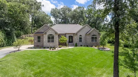 5 Watch Hill Rd, Ladue, MO 63124