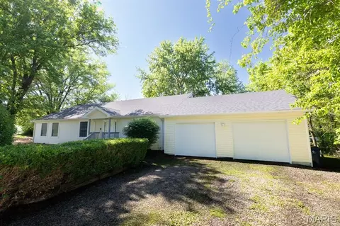 1371 Baltimore Ln, New Haven, MO 63068