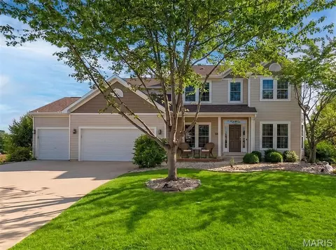 720 Brook Manor Ct, Lake Saint Louis, MO 63367