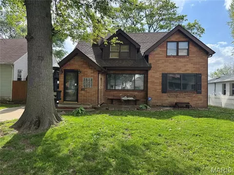 406 Doerr St, Roxana, IL 62084