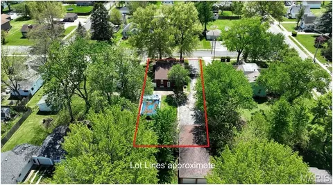 919 W Henry St, Staunton, IL 62088