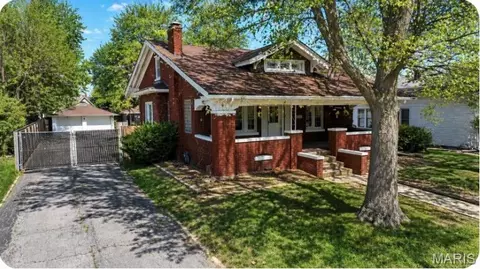 919 W Henry St, Staunton, IL 62088