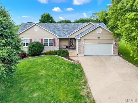 395 Bridgewater Heights Dr, Villa Ridge, MO 63089