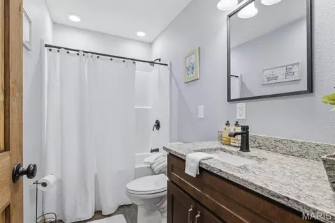 Bath - 183 M- Sunshine Ave, Cabool, MO 65689 photo 1 of 3