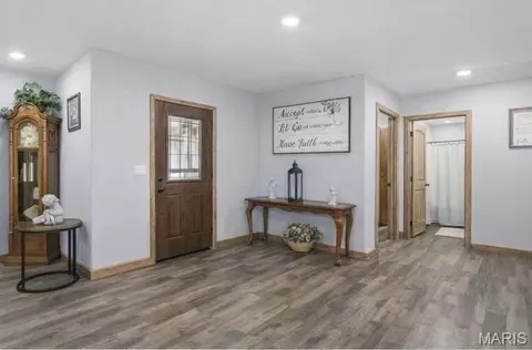 Entry Way - 183 M- Sunshine Ave, Cabool, MO 65689 photo 1 of 3