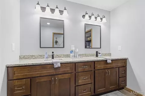 Bath - 183 M- Sunshine Ave, Cabool, MO 65689 photo 2 of 3