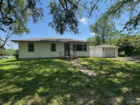 9984 Duke Dr, Moline Acres, MO 63136