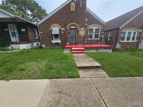 3502 West Pl, Saint Louis, MO 63121