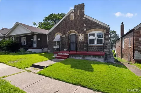 3502 West Pl, Saint Louis, MO 63121