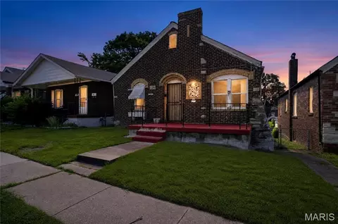 3502 West Pl, Saint Louis, MO 63121