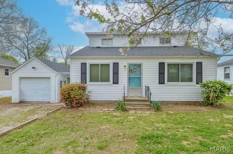 2320 Meadow Dr, Belleville, IL 62226