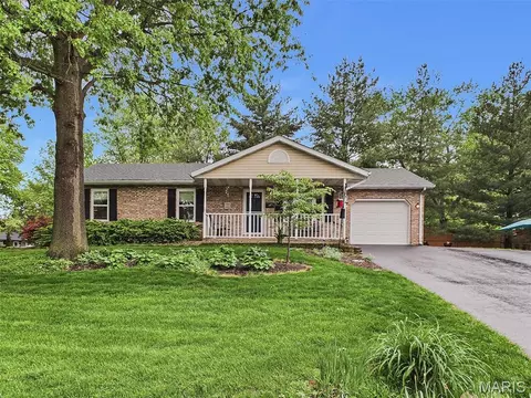 516 Lanahan Dr, Troy, IL 62294