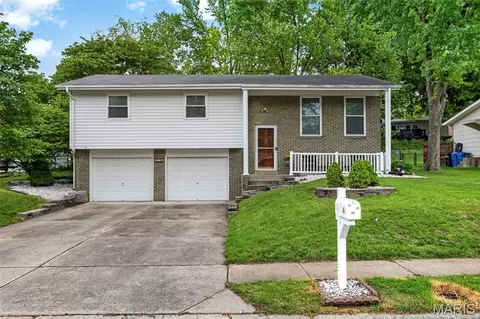 2904 Headland Dr, Saint Charles, MO 63301