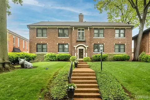 215 N Central Ave #2S, Clayton, MO 63105