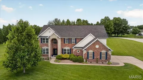 371 Galahad Ct, Weldon Spring, MO 63304