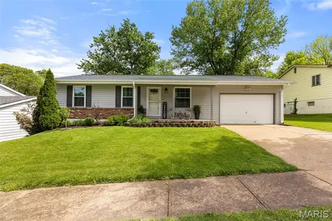 1338 Greenmar Dr, Fenton, MO 63026
