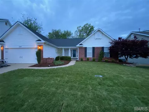 2041 Avalon Ridge Cir, Fenton, MO 63026
