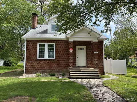 910 N Church St, Belleville, IL 62220