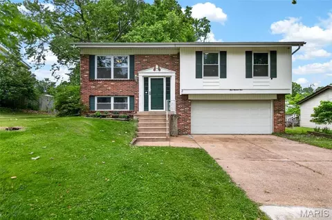 309 Wembley Ln, Manchester, MO 63021