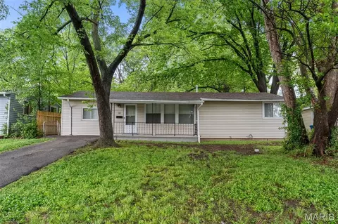38 Westdell Dr, Saint Louis, MO 63136