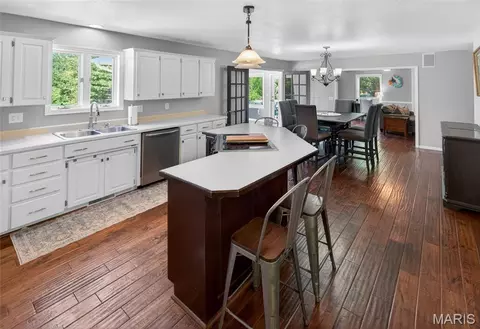 Kitchen - 1401 Wedgewood Dr, Jackson, MO 63755 photo 3 of 4