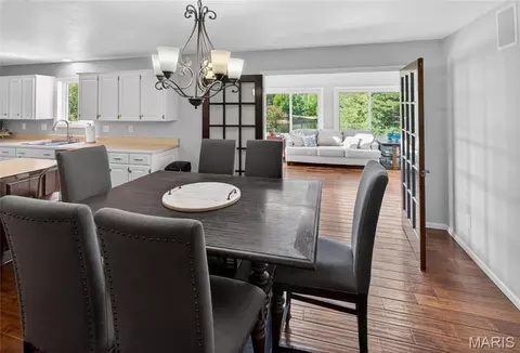 Dining - 1401 Wedgewood Dr, Jackson, MO 63755 photo 2 of 4