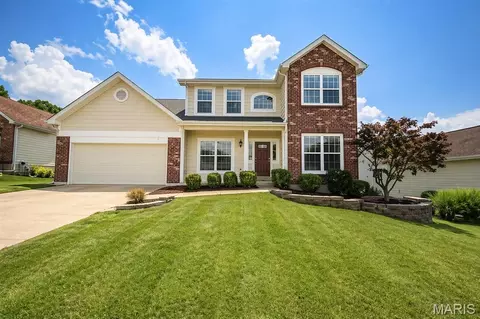 1126 Manor Cove Dr, Saint Charles, MO 63304