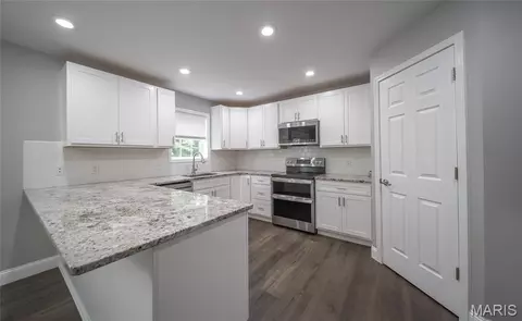 Entry Way - 113 Ridgeview Dr, Saint Robert, MO 65584 photo 1 of 5