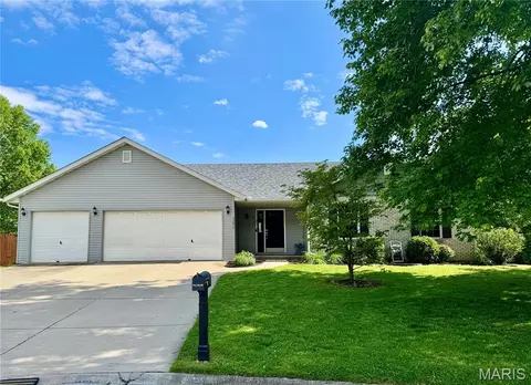 3292 Cedarspring Ct, Belleville, IL 62221