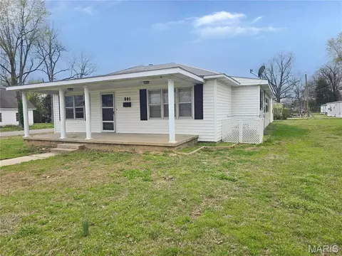 801 N Poplar St, Dexter, MO 63841