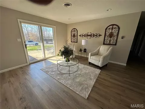 Living - 164 Geroid Ct, Jackson, MO 63755 photo 2 of 2