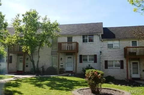 5784 Westphalia Ln, Saint Louis, MO 63129