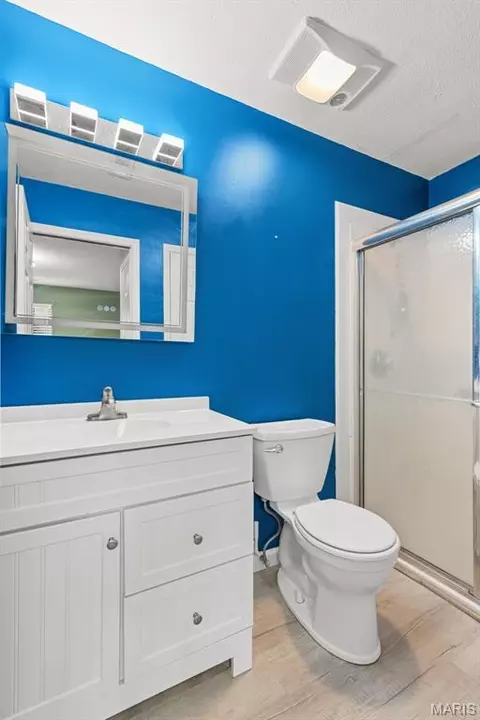Bath - 26 Rabbit Trail Dr, Washington, MO 63090 photo 2 of 2