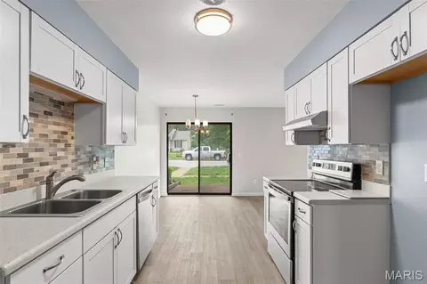Kitchen - 26 Rabbit Trail Dr, Washington, MO 63090 photo 2 of 3