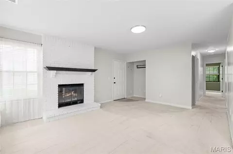 Living - 26 Rabbit Trail Dr, Washington, MO 63090 photo 3 of 4