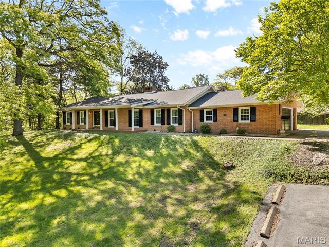 16 Autumn Ln, Belleville, IL 62223 | MLS# 26025200 | 45 Photos - Movoto