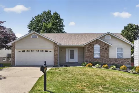 526 Misty Moss Ln, Saint Peters, MO 63376