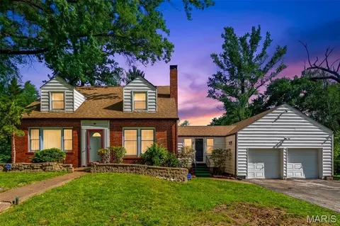 1225 Sunbeam Ln, Saint Louis, MO 63137