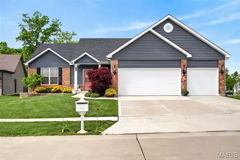 1 Timber Bluff Ct, Wentzville, MO 63385