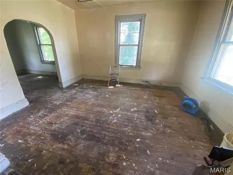 Living - 6213 Westerhoff Ave, Saint Louis, MO 63121 photo 1 of 3