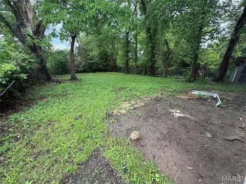 Exterior - 6213 Westerhoff Ave, Saint Louis, MO 63121 photo 4 of 5