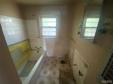 Bath - 6213 Westerhoff Ave, Saint Louis, MO 63121 photo 1 of 1