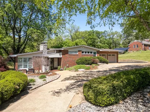 281 S 9th St, East Alton, IL 62024