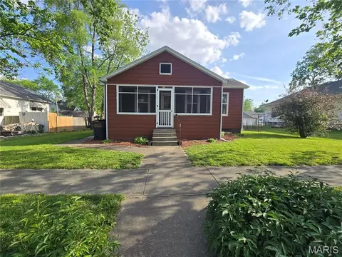 310 E South Ave, Greenville, IL 62246