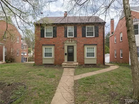 1060 E Linden Ave, Richmond Heights, MO 63117